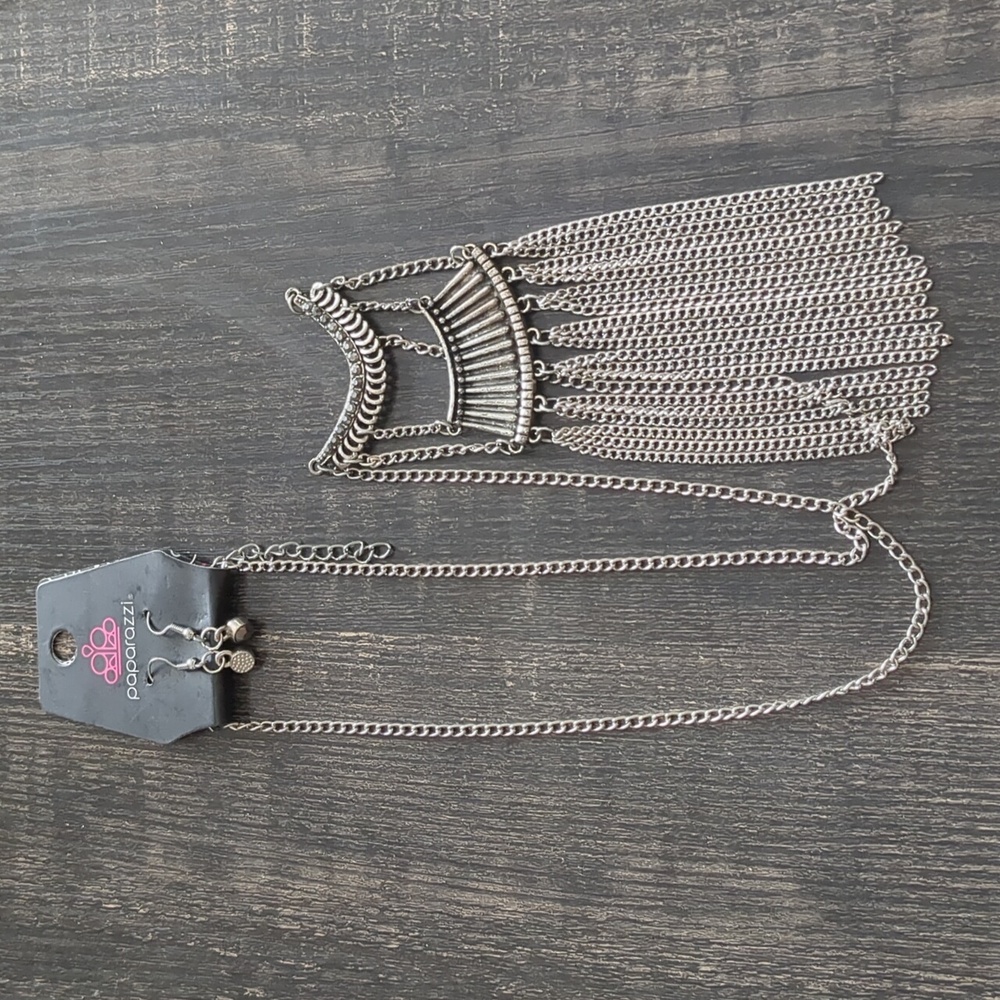Paparazzi Silvertone Long Necklace & Earrings Set NWT